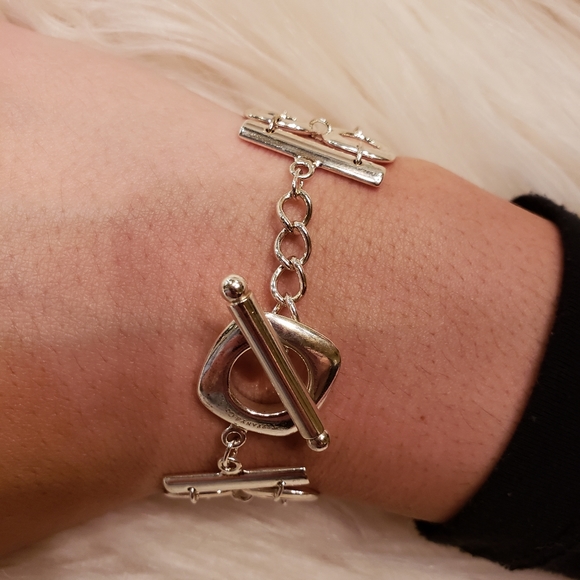 TIFFANY  " CUSHION" TOGGLE BRACELET - Picture 3 of 6